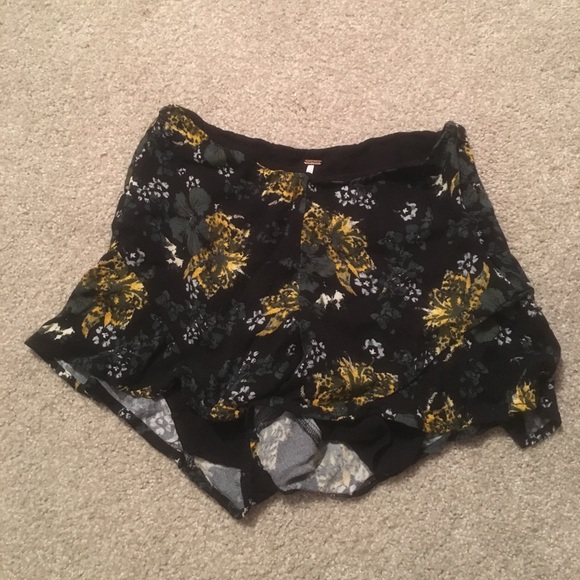 Free People Shorts - Picture 4 of 5